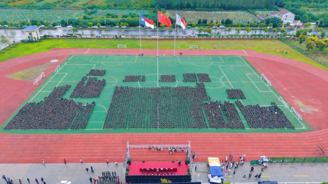 荆州学院2025级新生举行