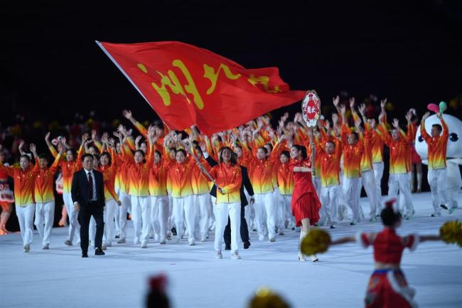 郑钦文摇旗入场!湖北体育代表团亮相十五运会开幕式