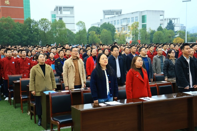 竹溪一中第十六届校园文化艺术浸润活动暨“迷彩青春 强音铸魂”班级合唱决赛圆满落幕