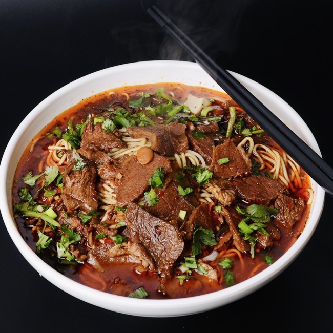 金融领航 “链” 动活力! 邮储银行襄州区支行让襄阳牛肉面香飘全国