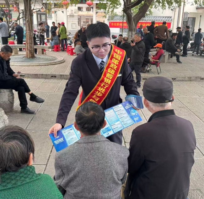 邮储银行适老化服务守护“夕阳红”,暖心举措获老人点赞