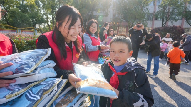 “平安相伴 与希望同行”爱心助学活动走进舒安小学——湖北平安产险守护者行动