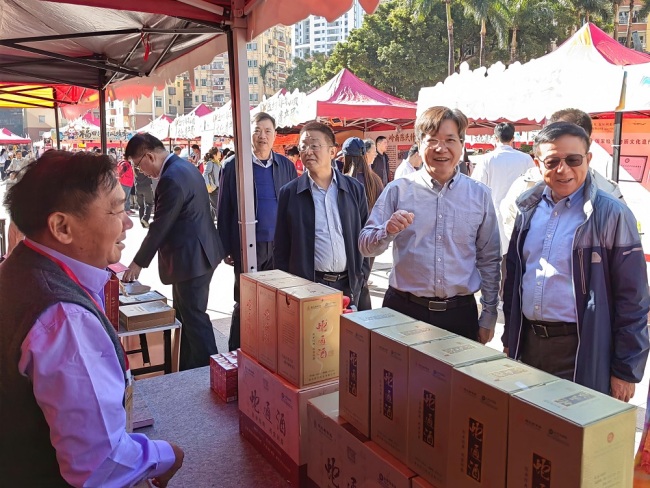 中医药非遗展深圳启幕,“蛇通酒配制技艺”精彩亮相