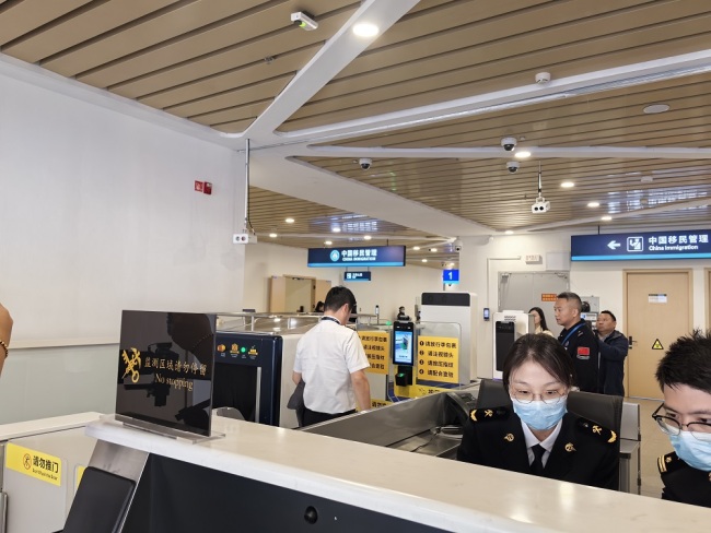 全国首创！鄂州花湖国际机场“三检合一”联合查验通道启用 打造智慧口岸“花湖样板”