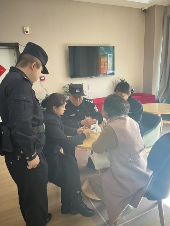 老年客户险被骗 邮储银行恩施市土桥坝支行紧急拦截13万元