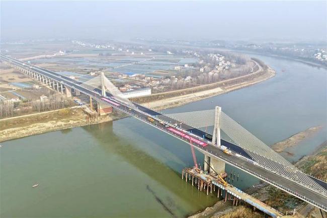 武汉至汉川段路面贯通  武天高速通车进入倒计时