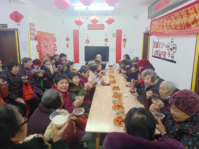 粥香暖寒冬 剪纸迎腊八——茂源社区开展腊八主题活动情暖老人心-图片4