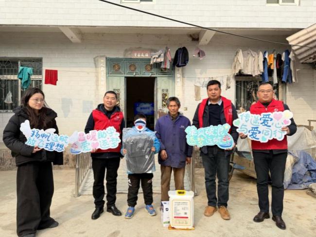 情暖童心 爱伴成长 富德生命人寿荆门中支“小海豚计划”一对一帮扶走进石桥驿镇