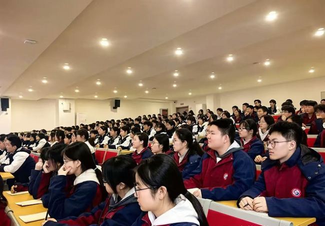 点燃青春理想 汲取榜样力量——北京外国语大学附属沙洋第一中学高中部开展主题团课学习