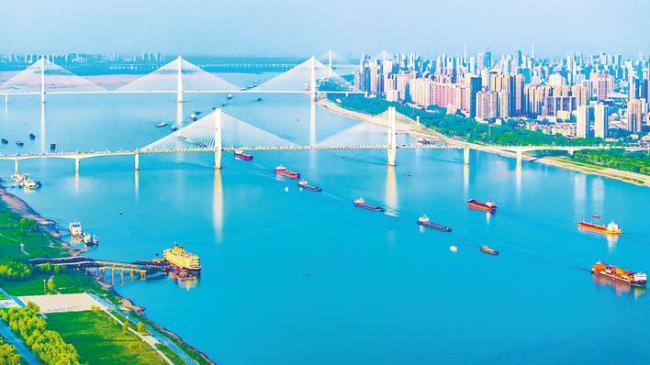 宁夏“吃沙”，内蒙古“吃草”，黑龙江“吃雪”，湖北“吃”什么——  一滴水的万亿雄心