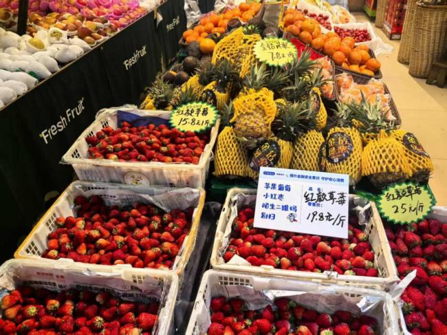 “3·15”金融宣教——“菜篮子”牵手“钱袋子”,方言提示牌让百姓“安心消费”