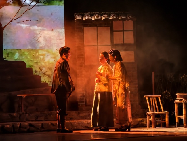 铭记空战历史 武昌理工学院原创话剧在珞珈山剧院震撼试演