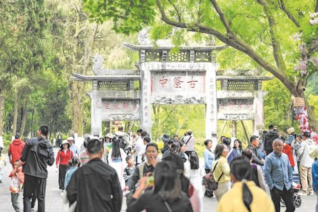 襄阳流量拉满！ 全国游客纷至沓来打卡千年古城