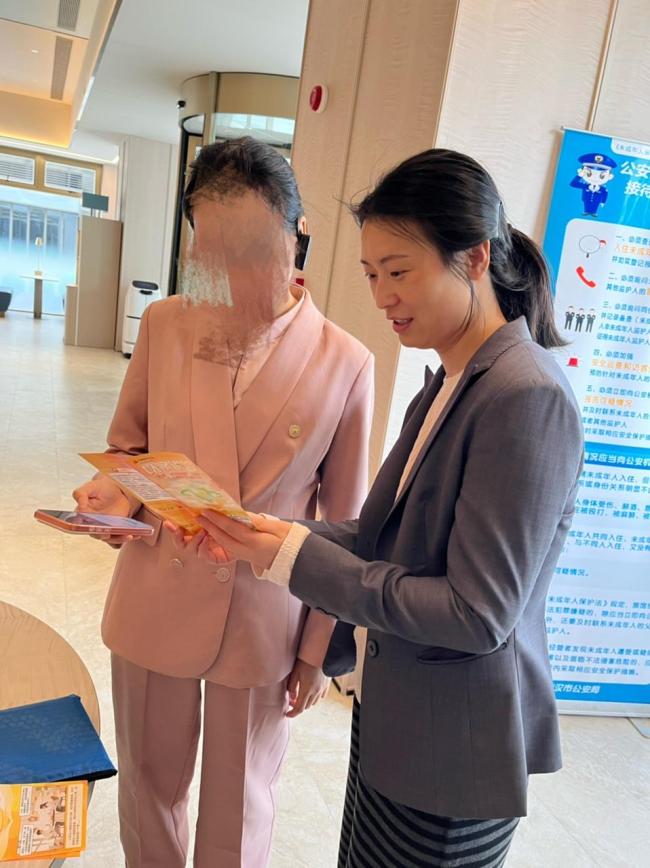 上门服务暖人心金融宣传伴同行——广发银行武汉东西湖支行开展银行卡上门办理及存款保险宣传活动