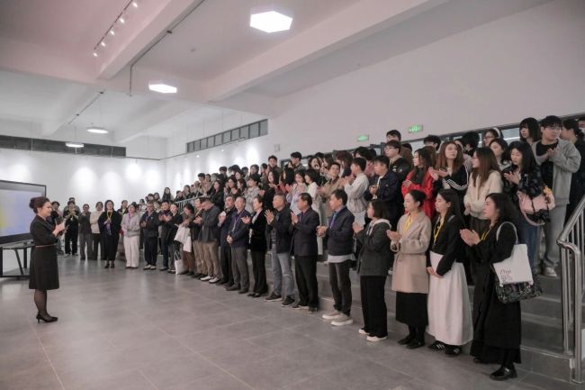 “艺”犹未尽！武汉纺织大学外经贸学院2026届毕业设计展圆满落幕