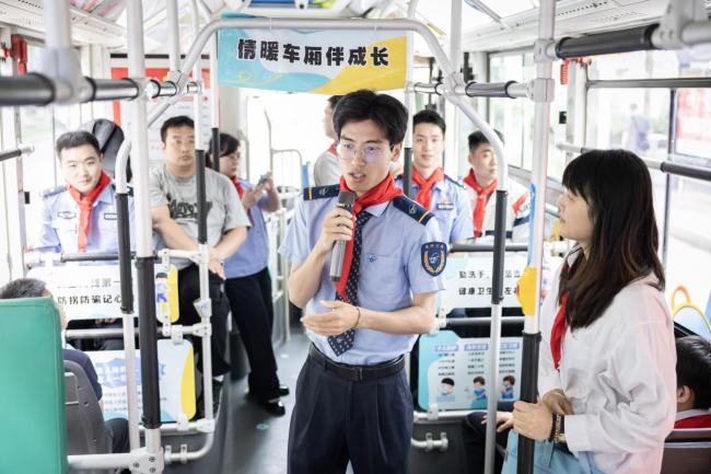 平安 “童” 行 武汉经开区这场 “六一” 沉浸式安全课太酷了