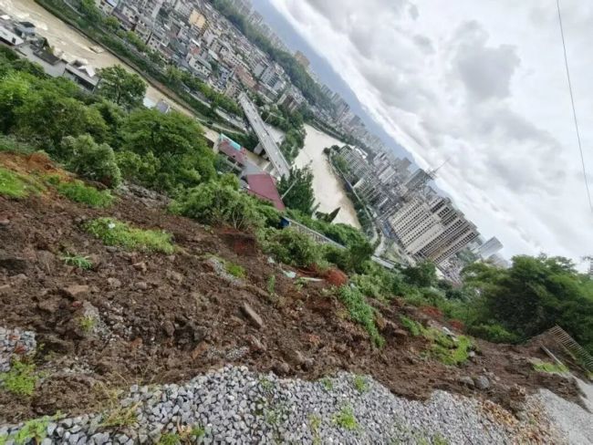 湖北一地：128名居民，全部安全转移！