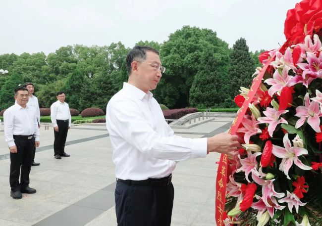 关志鸥在红安县调研时强调 传承红色基因 汲取奋进力量 努力为人民群众创造更加美好幸福的生活