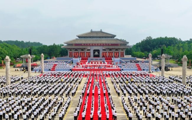 丙午年拜谒炎帝神农大典隆重举行 郑建邦何报翔关志鸥李殿勋王灵桂等出席 孙伟主持