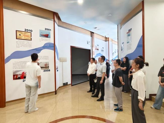 联学互助谋发展 安全生产迎“七一”——广发银行武汉硚口支行与华中港航集团开展联合主题党日活动