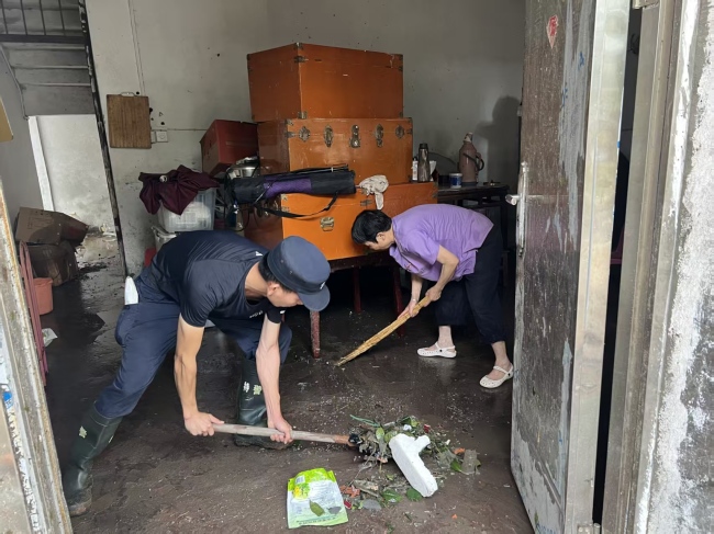 战风雨 保畅通 护民安  大冶公安多警种联动应对极端天气