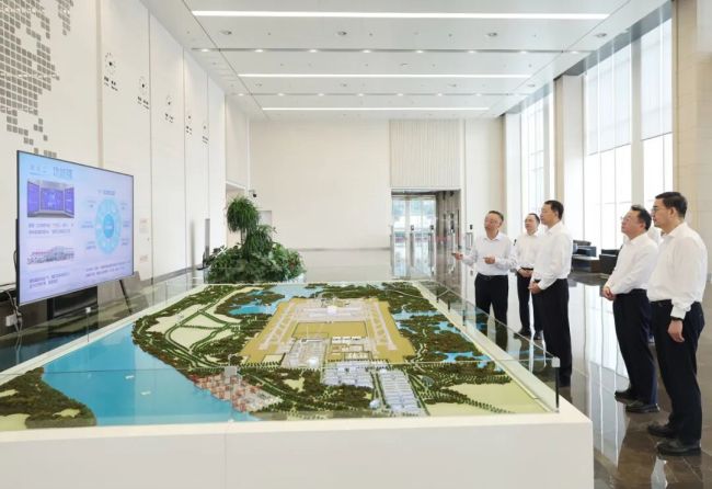 关志鸥在花湖国际机场调研并召开座谈会 全力打造国际一流航空货运枢纽 为加快建成中部地区崛起重要战略支点提供有力支撑