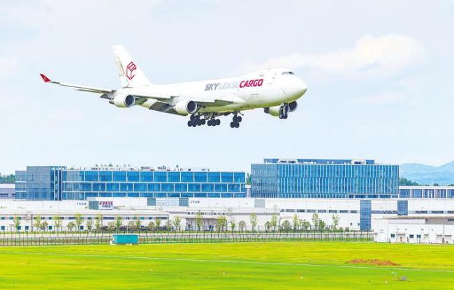 从九省通衢到全球通达 花湖国际机场已开通货运航线122条