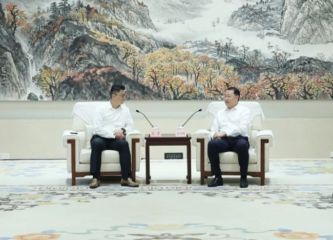 关志鸥会见顺丰控股董事长王卫