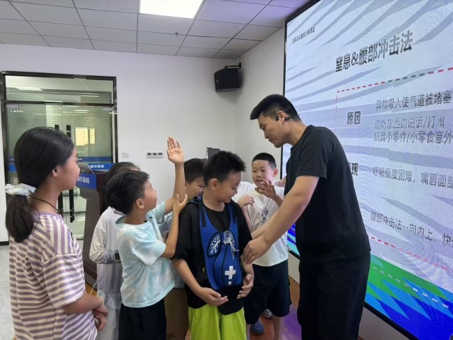 超能急救守护少年成长!新华保险湖北分公司以公益力量筑牢青春安全防线
