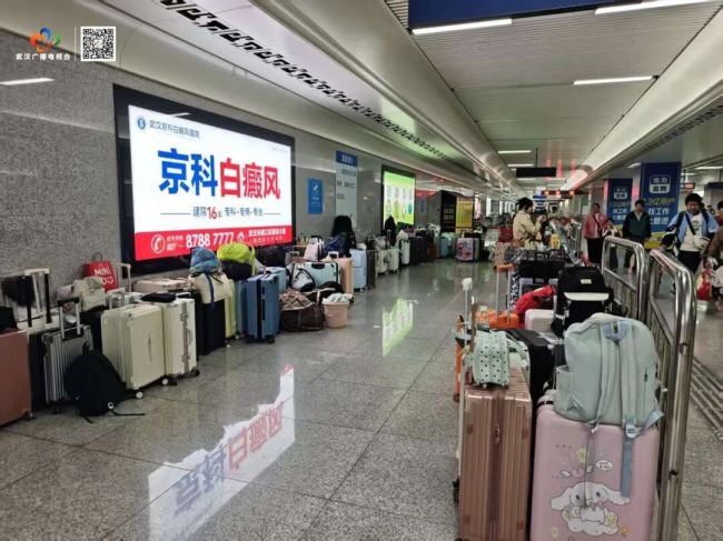 一座城替你看行李!武汉这面墙,全国网友又羡慕了