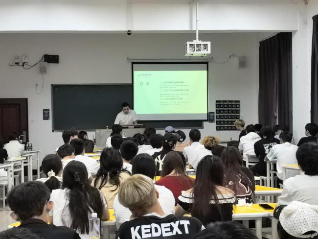 校园骗局怎么防？邮储银行荆门市分行给200余名新生支招