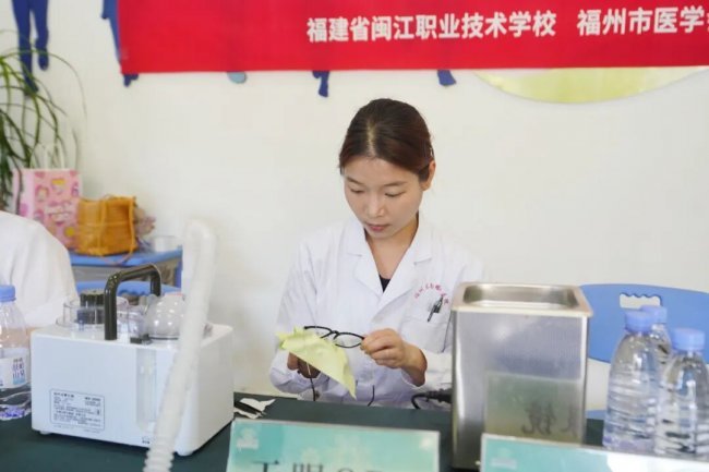 福建省闽江职业技术学校与东南眼科医院举办2026年“征兵光明行”公益活动