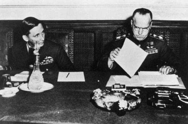 二战末期，为何德国愿意向美英盟军投降，而不是苏联？