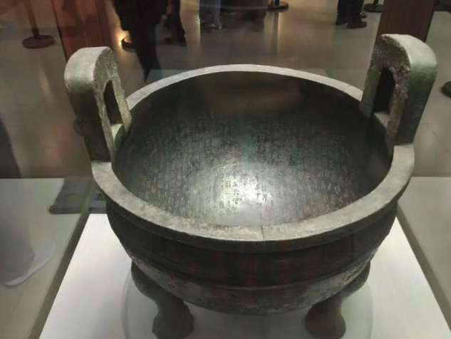 ▲毛公鼎，现藏于台北故宫博物院。图源：梁悦琛