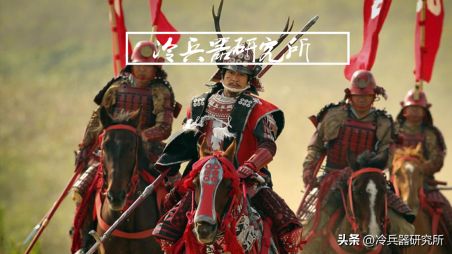日本武士为何不装备盾牌，要双手用刀和铠甲足够好的说法都错了