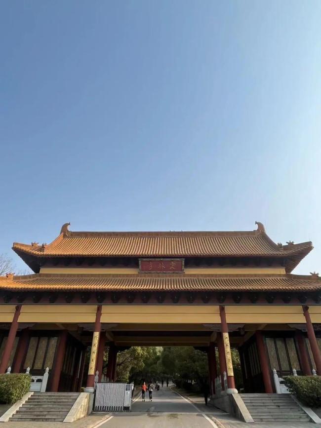 千年古刹定林寺，达摩来华参禅的第一道场，世界第一斜塔巍峨屹立