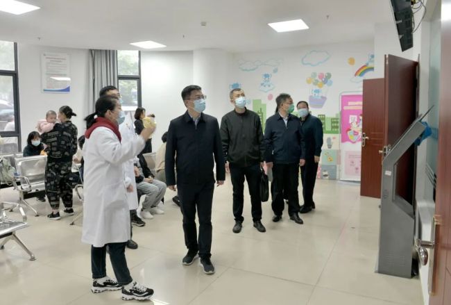 市卫健委调研预防接种工作