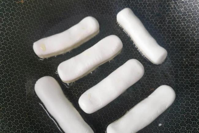 家里有糯米粉的，试试做手工糍粑，淋上红糖汁，比火锅店的都好吃