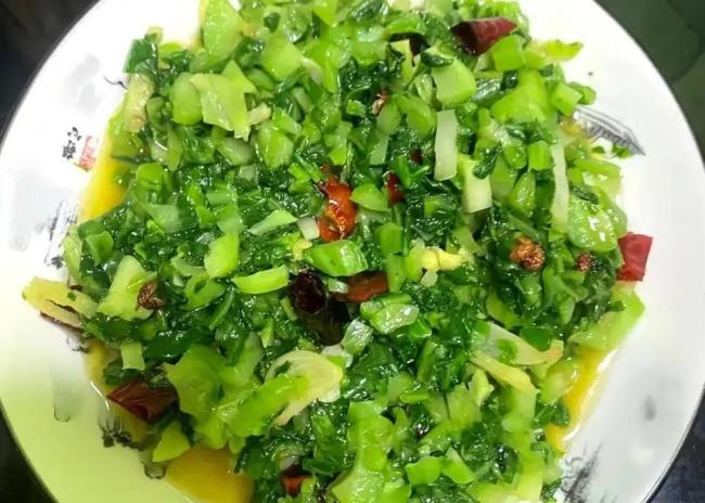 2块钱买把芥菜，补钙比牛奶强，简单一炒全家抢着吃