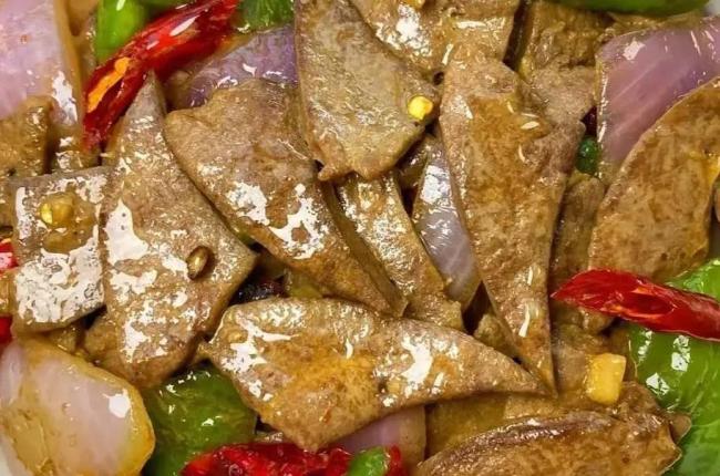 猪肝炒青椒香到爆，10分钟出锅，厨房小白也能变大厨
