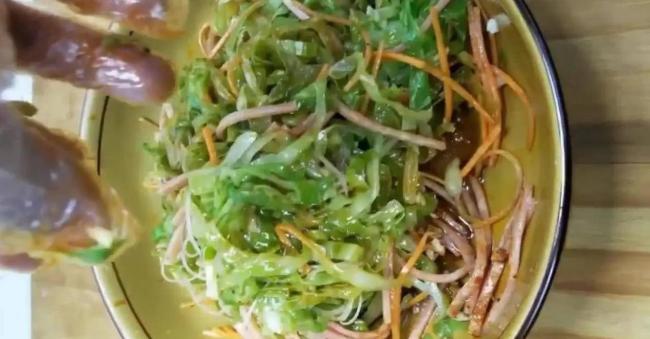 10分钟做凉拌粉丝，清爽开胃全家爱，你家咋拌最好吃？