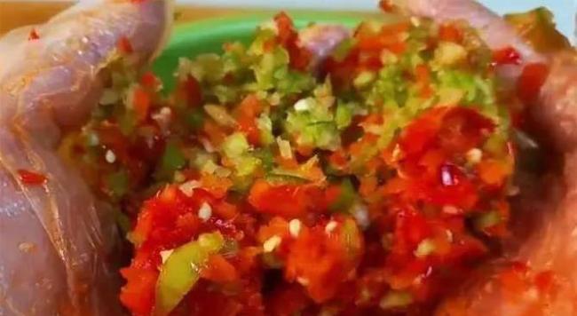 4斤辣椒1斤蒜，简单一拌香翻天，饭桌从此不冷清