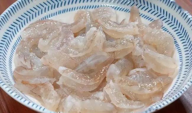 厨房小白10分钟做虾仁玉米，色香味俱全，家人抢着吃