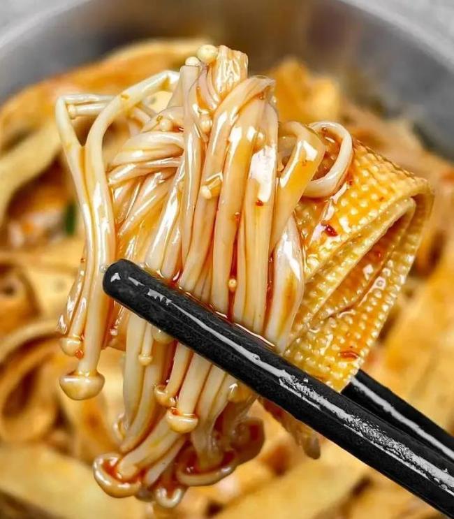 减脂吃腻了沙拉？豆皮拌金针菇麻辣开胃，热量低到笑！