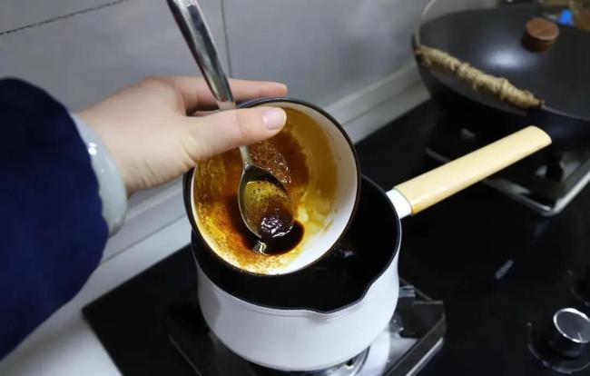三分钟学会网红葱油面，简单一勺酱汁，香到邻居敲门问！