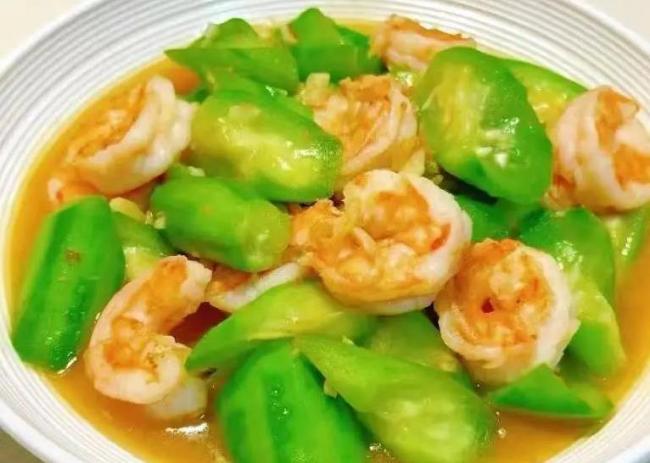 丝瓜炒鸡蛋10分钟上桌，鲜嫩下饭，美容清热全家爱？