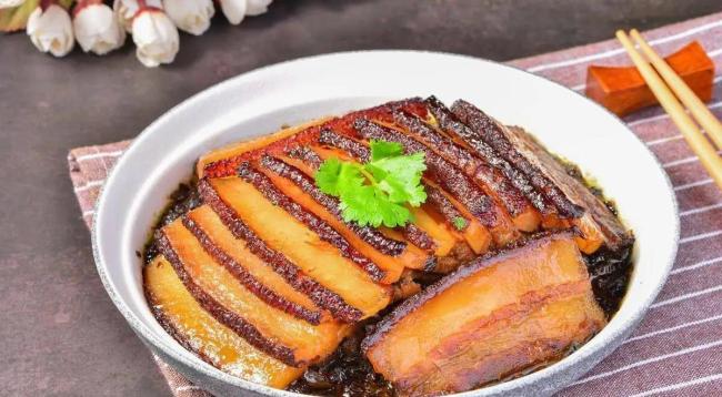 25分钟出锅香喷喷咸烧白，芽菜加这步，味道翻倍好吃！_新闻看看