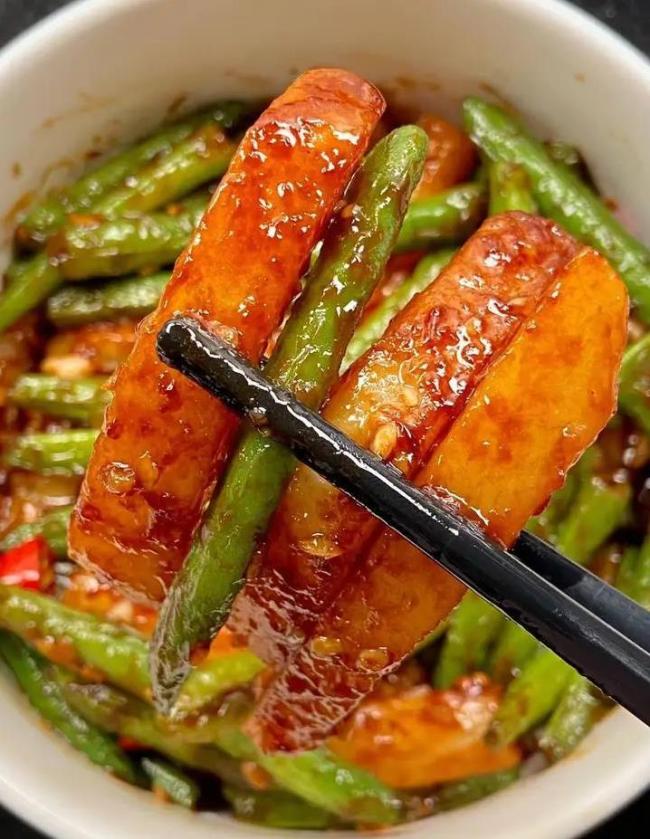 土豆豆角一锅炒，10分钟出大菜，新手也能惊艳全家？