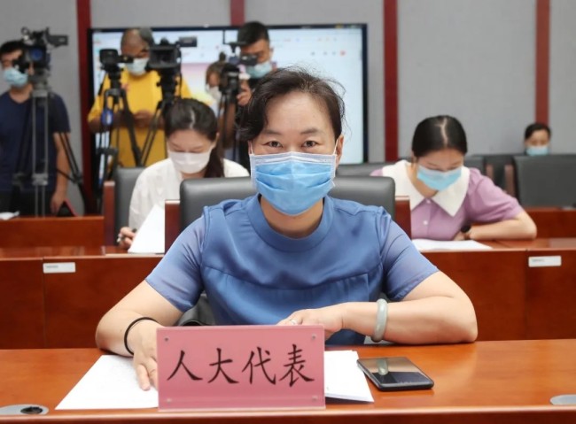 市人大代表梁丽琪应邀参加新闻发布会