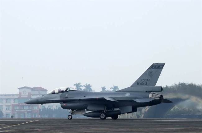 台媒：台军一架F-16V战机失联或已坠海